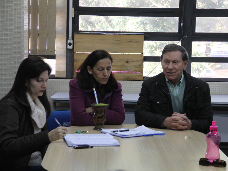 EXECUTIVO SE REÚNE COM MÉDICOS DO MUNICÍPIO